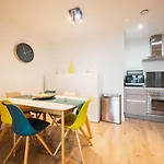 Pass The Keys 3 Bed 2 Bath With Stunning Views From The 8Th Fl