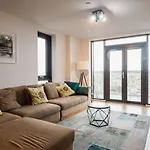 Pass The Keys 3 Bed 2 Bath With Stunning Views From The 8Th Fl