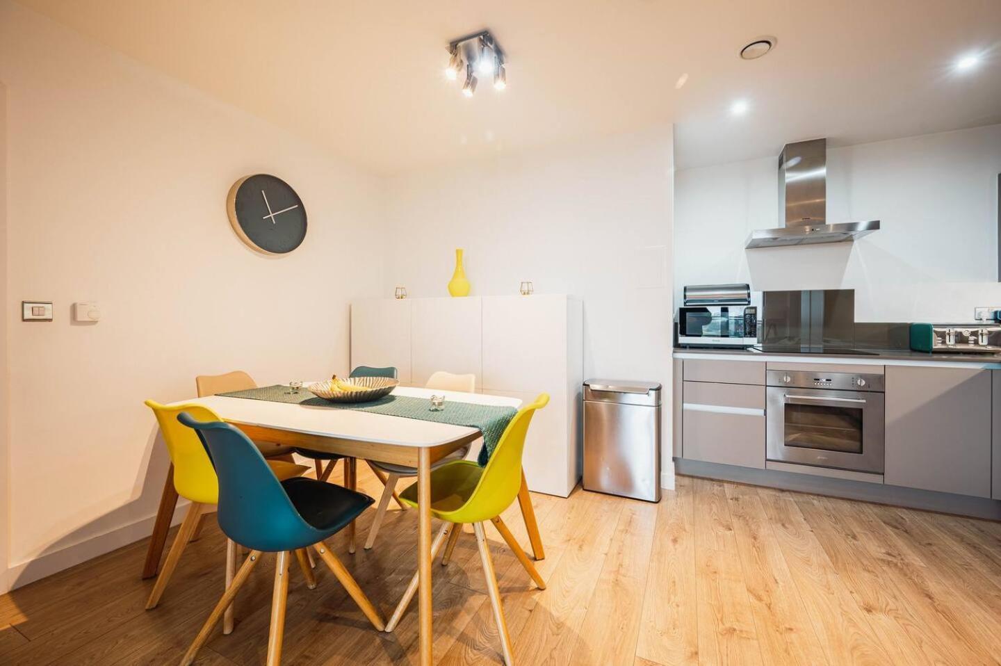 Pass The Keys 3 Bed 2 Bath With Stunning Views From The 8th Fl