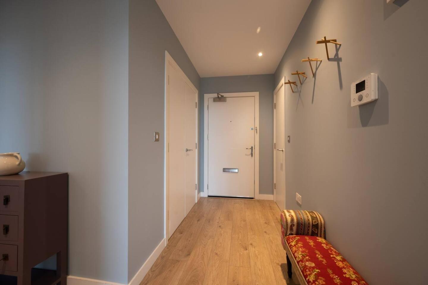 Pass The Keys 3 Bed 2 Bath With Stunning Views From The 8th Fl *
