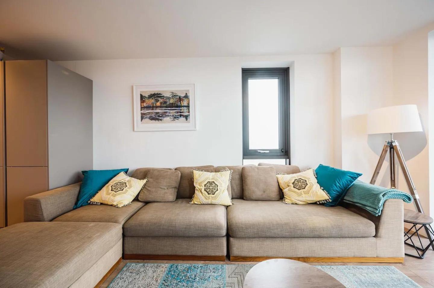Pass The Keys 3 Bed 2 Bath With Stunning Views From The 8th Fl Londres