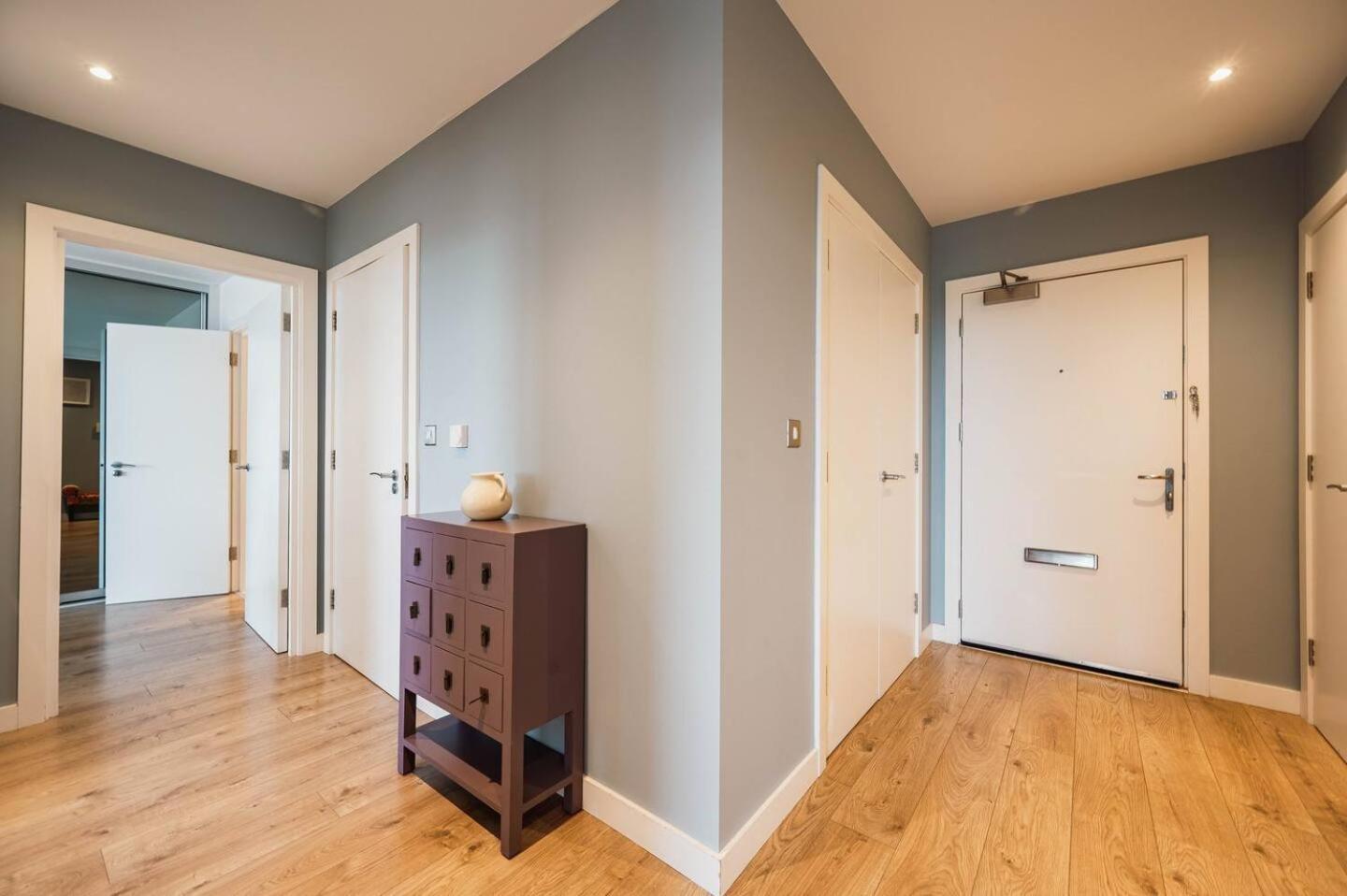 Pass The Keys 3 Bed 2 Bath With Stunning Views From The 8th Fl * Londres