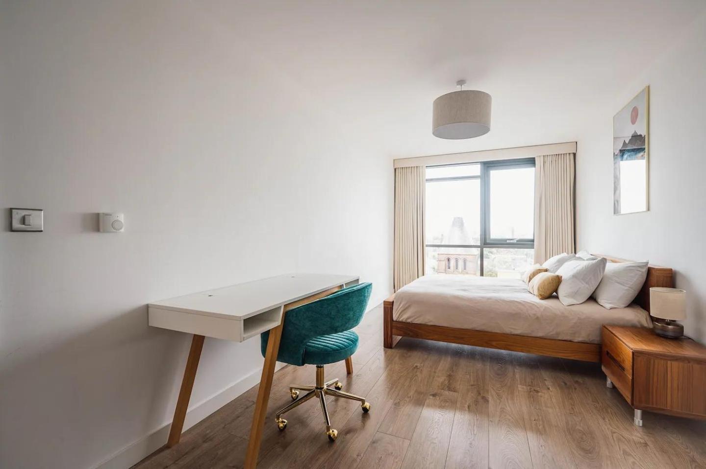 Pass The Keys 3 Bed 2 Bath With Stunning Views From The 8th Fl * Londres