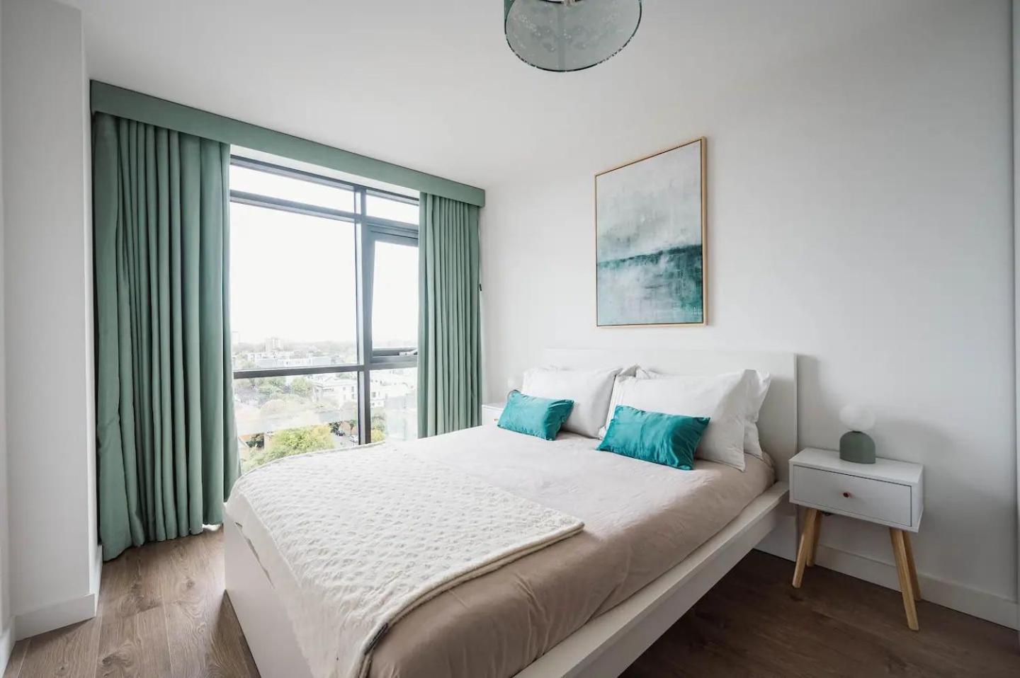 Pass The Keys 3 Bed 2 Bath With Stunning Views From The 8th Fl