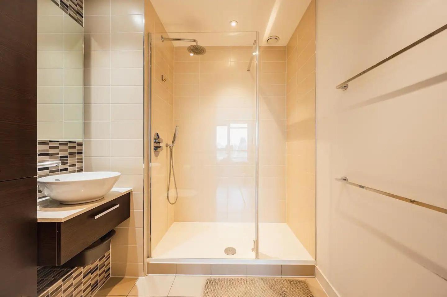 Pass The Keys 3 Bed 2 Bath With Stunning Views From The 8th Fl *
