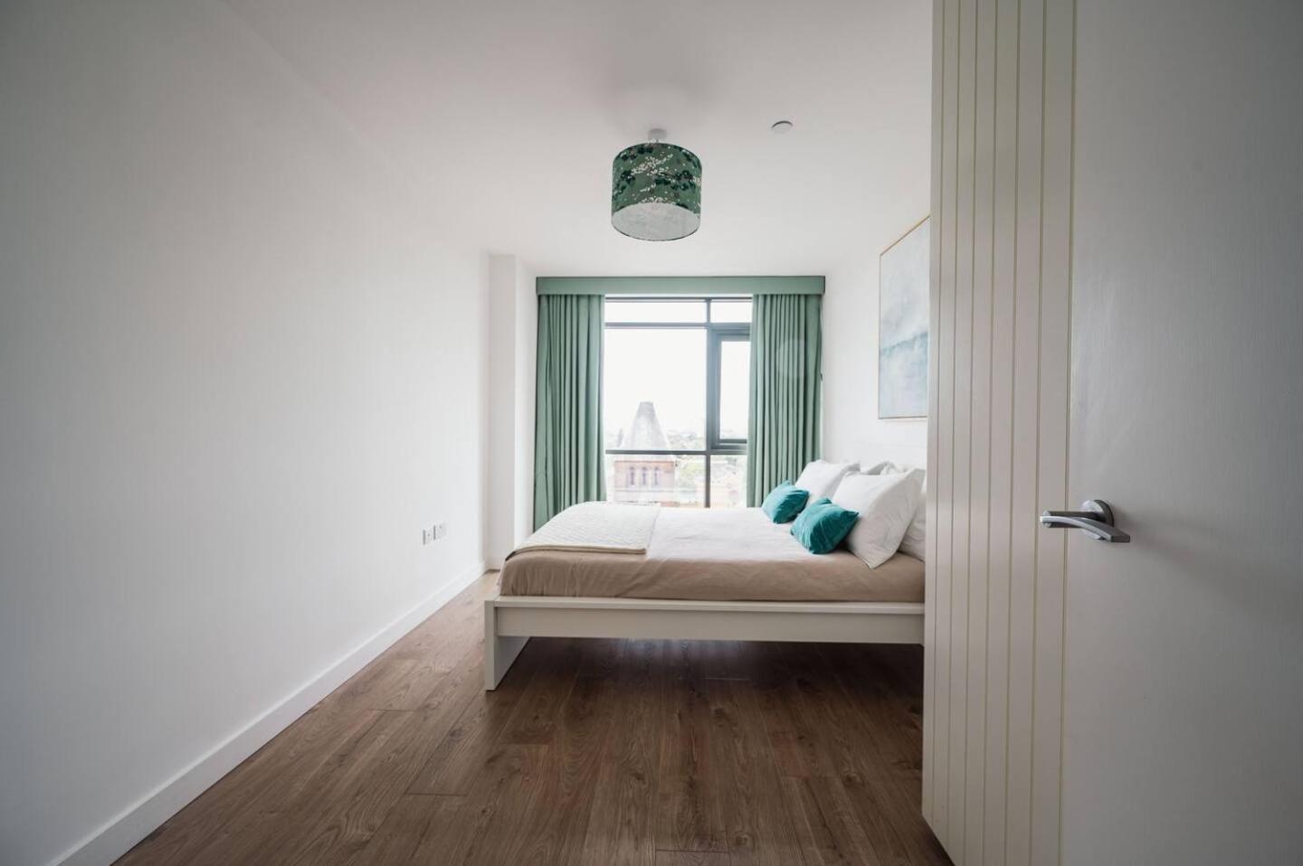 Pass The Keys 3 Bed 2 Bath With Stunning Views From The 8th Fl *
