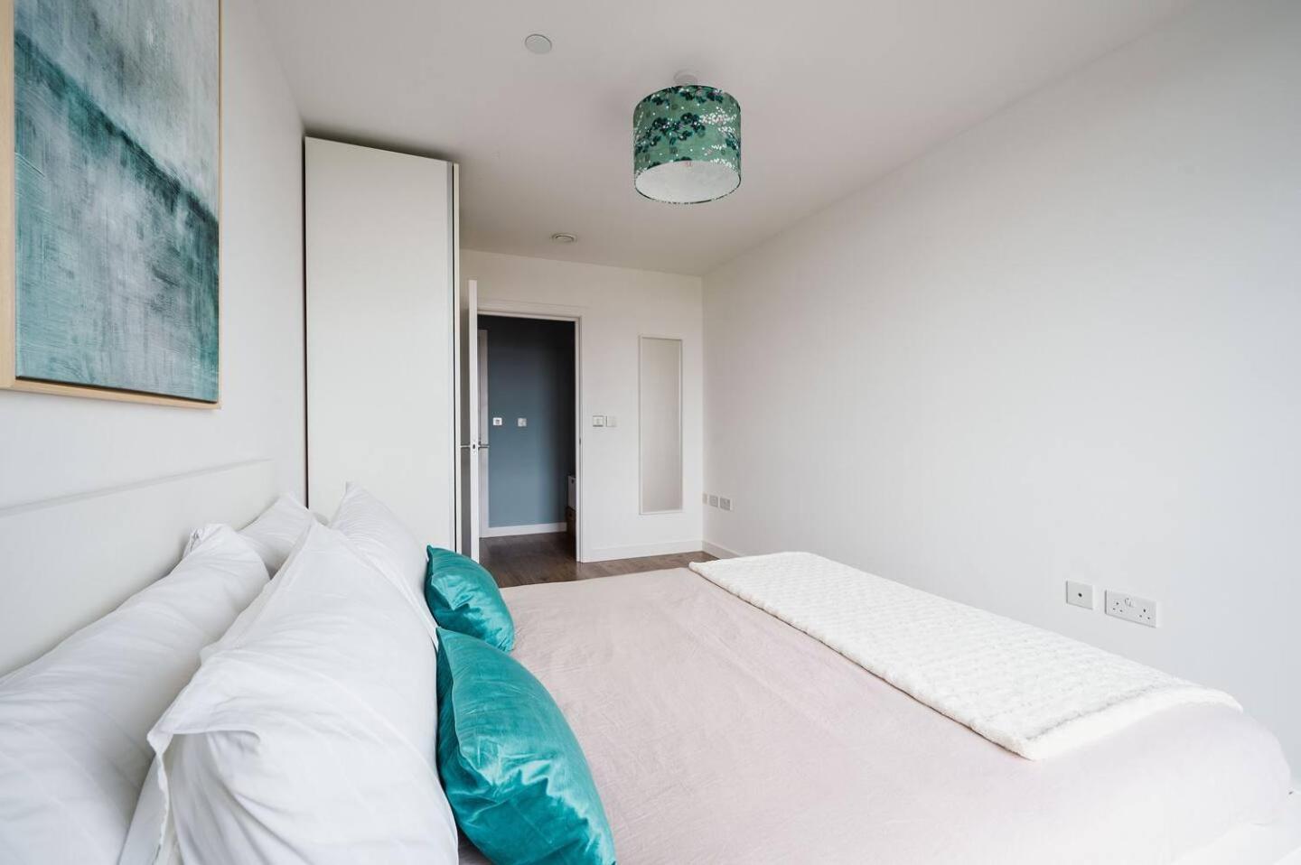 Pass The Keys 3 Bed 2 Bath With Stunning Views From The 8th Fl Londres