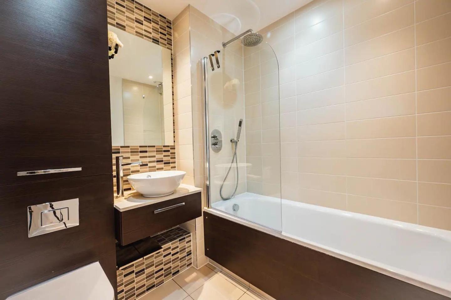 Pass The Keys 3 Bed 2 Bath With Stunning Views From The 8th Fl Apartment *