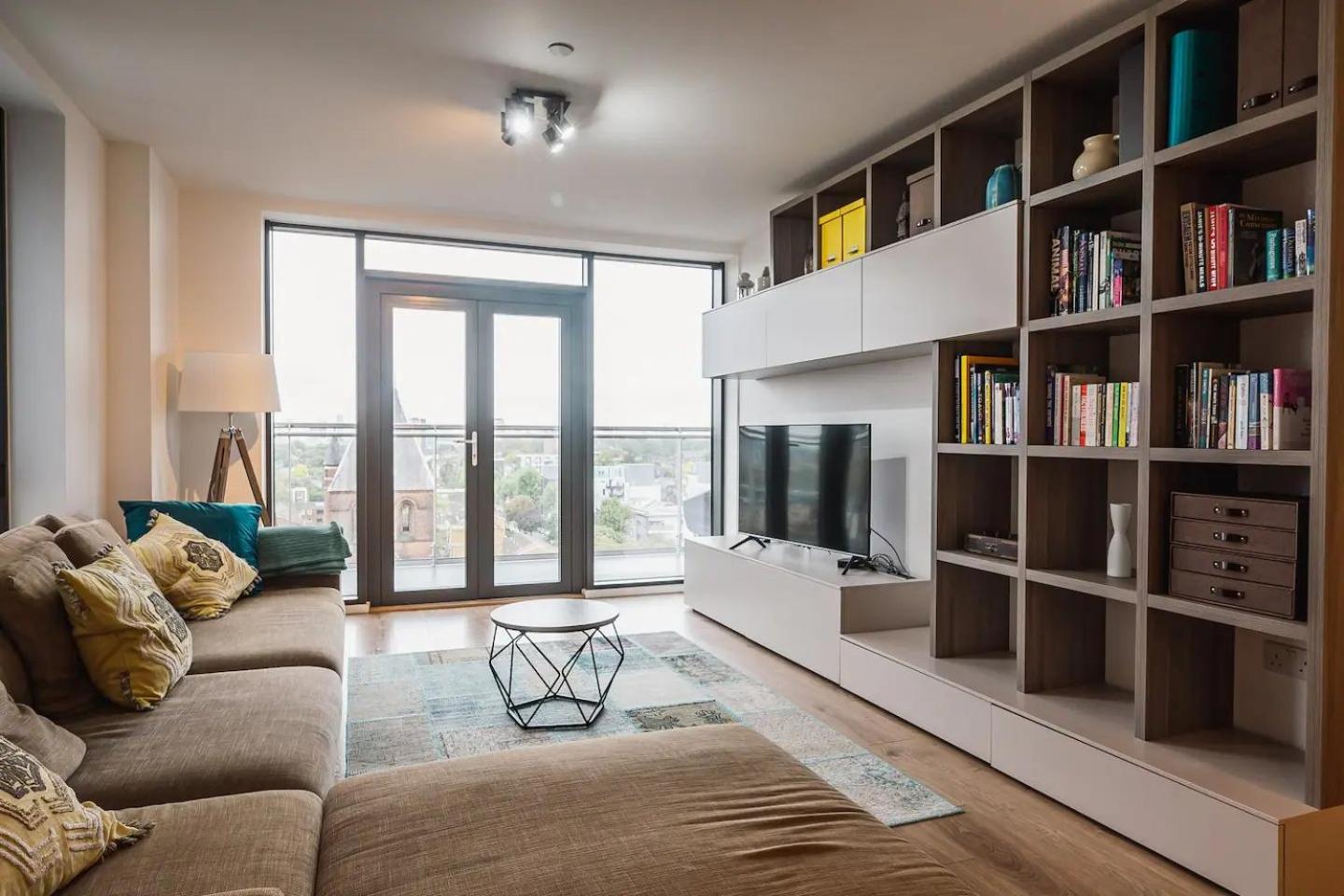 Pass The Keys 3 Bed 2 Bath With Stunning Views From The 8th Fl