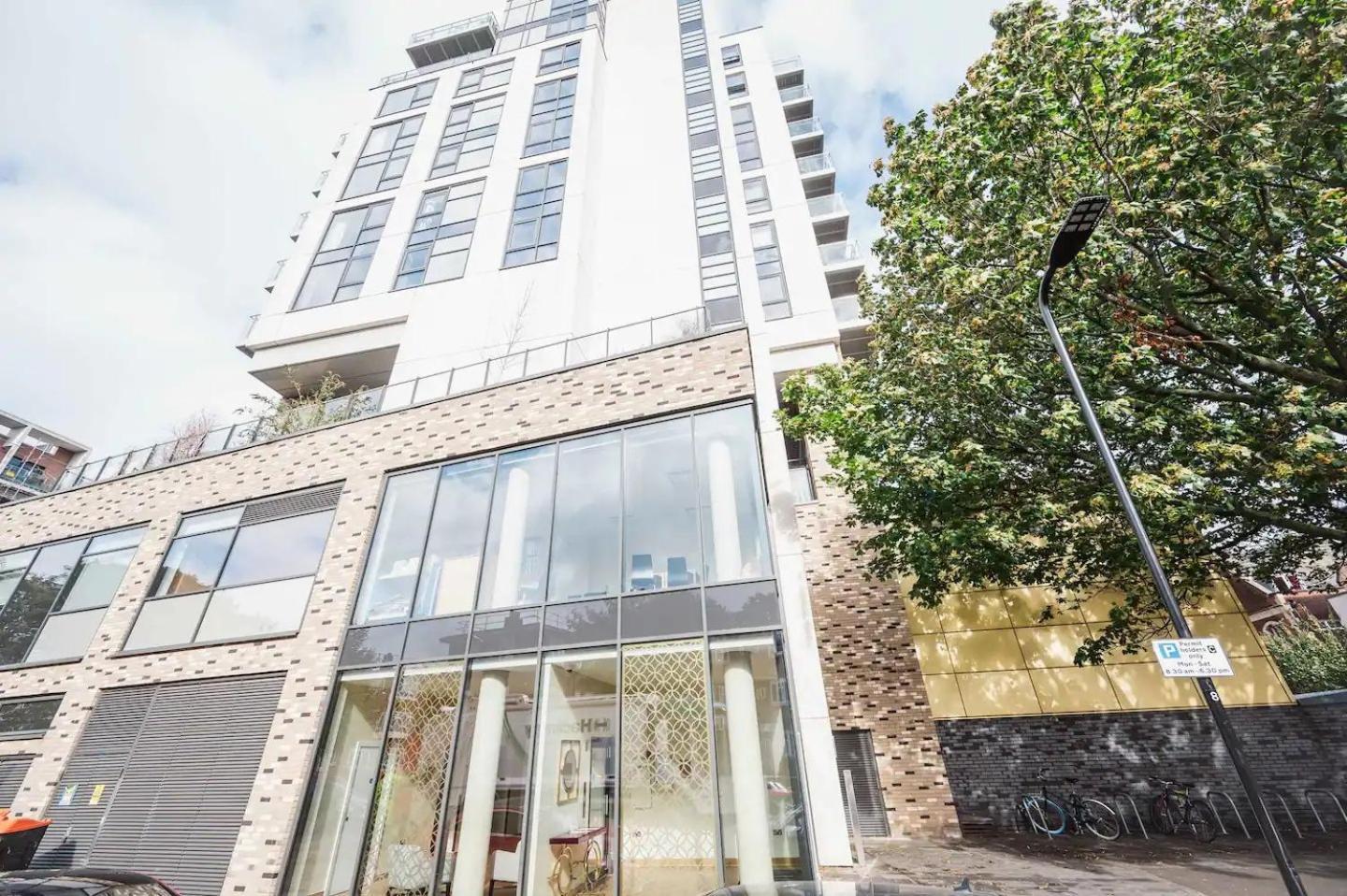 Pass The Keys 3 Bed 2 Bath With Stunning Views From The 8th Fl * London