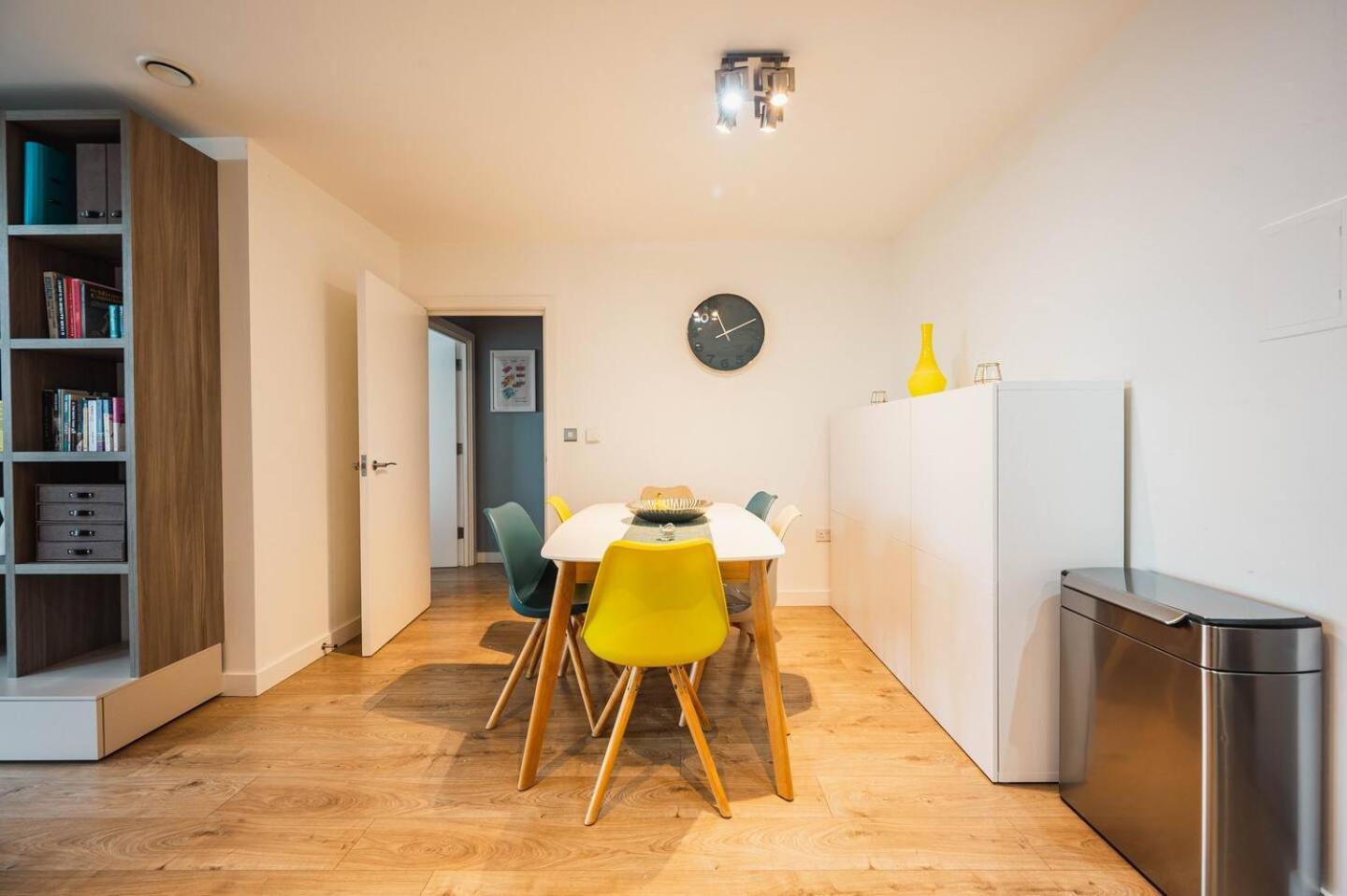 Pass The Keys 3 Bed 2 Bath With Stunning Views From The 8th Fl